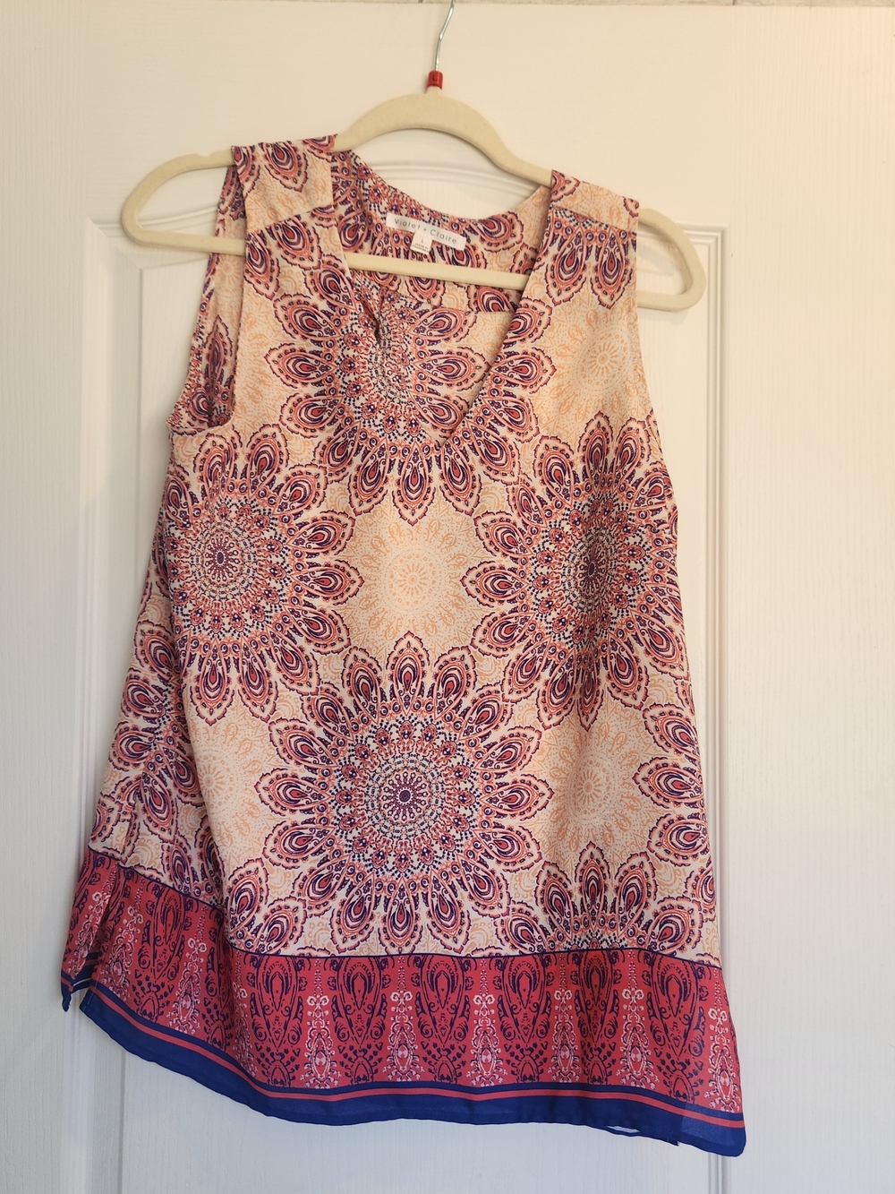Violet & Claire Pink and Coral Medallion V-Neck Sleeveless Blouse L Euc